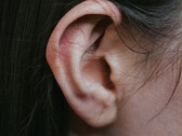 Vue rapprochée d'une oreille humaine