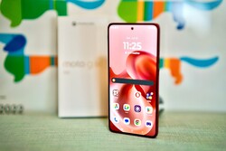 Motorola Moto G86 5G Critique du produit. L'appareil de test a été fourni par Motorola Allemagne. Motorola Moto G86 5G Critique du produit. L'appareil de test a été fourni par Motorola Allemagne.