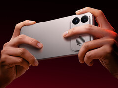 Il serait difficile de ne pas bloquer les ventilateurs de refroidissement lorsque vous tenez le Redmi K90 Max (photo)