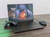 Critique de l'ordinateur portable Razer Blade 16 RTX 5080 : Presque aussi rapide mais tellement moins cher