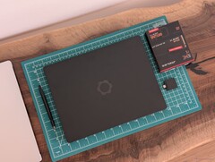 Le processus de fabrication du Laptop 13 Pro le rapproche davantage des ordinateurs portables traditionnels destinés aux prosommateurs, tels que le Razer Blade