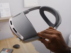 Casque Samsung Galaxy XR. (Source de l&#039;image : MKBHD sur YouTube, capture d&#039;écran)