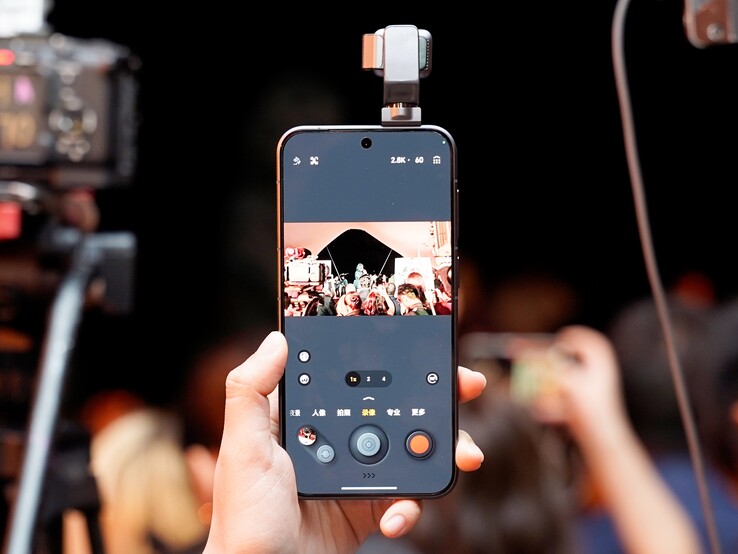 Le Robot Phone Honor est doté d'un capteur primaire ultra-haute résolution de 200 Mpx.