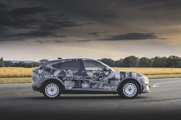 Les roues de la Mach-E Rally, inspirées du rallye, ne manqueront pas de faire tourner les têtes. (Source de l'image : Ford)