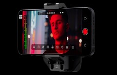 L'accessoire Atomos Ninja Phone pour iPhone 15 Pro et Pro Max permet au téléphone de capturer et de diffuser en direct des entrées vidéo externes via HDMI. (Source : Atomos)
