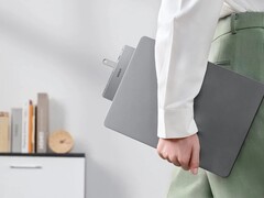 La mise à jour du hub USB-C Anker 547 (7-en-2, pour MacBook, gris) déplace le port HDMI afin qu'il n'obstrue pas le port MagSafe. (Source de l'image : Anker)