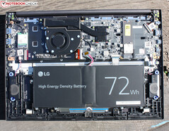 LG Ultra PC 16 (2022) : batterie standard plus lourde, châssis en plastique typique