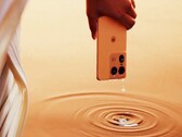 Le Motorola Edge 50 Ultra sera proposé dans la couleur Pantone de l'année 2024. (Image : Motorola, via Evan Blass)