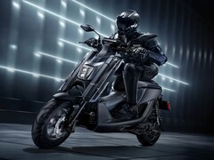 Yamaha a officiellement dévoilé le cyclomoteur électrique EMF dans un trailer de lancement futuriste et assez spectaculaire (Image : Yamaha)