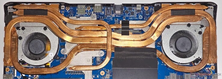 La Crosshair 16 HX AI est équipée d'un système de refroidissement à double ventilateur avec cinq caloducs