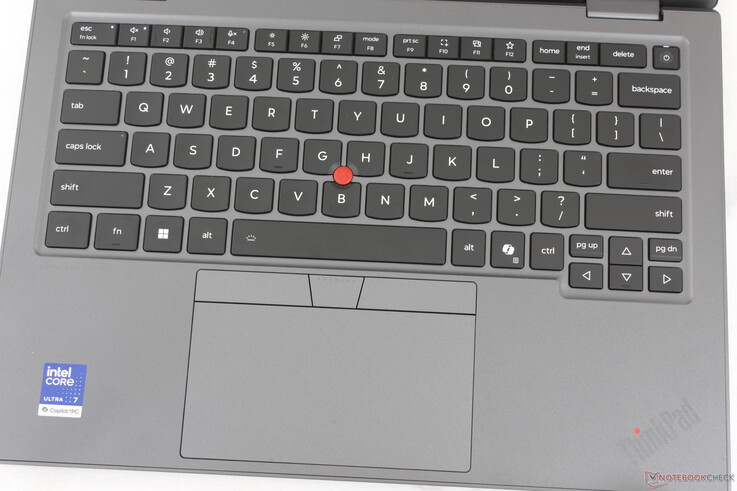 Clavier confortable offrant une course de 1,5 mm et doté d'un pavé tactile légèrement plus grand que celui du ThinkPad X1 2-en-1 Gen 10 (12 x 6,5 cm contre 12 x 5,6 cm)