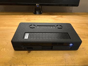 Ventilation de l'ordinateur portable Lenovo Legion Go et découpes d'accès au bouton d'alimentation. (Source de l'image : u/MysteriousAlarm897 sur Reddit)