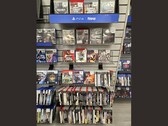 Un rayon de GameStop rempli de jeux PS3 sur support physique