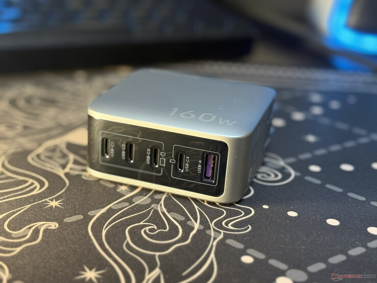 Les cinq ports de l'Ugreen Nexode Pro 160 W