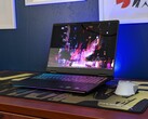 Test du HP HyperX Omen Max 16 : PC portable de jeu avec un adaptateur secteur de 460 W