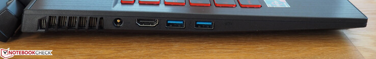 Côté gauche : entrée secteur, HDMI, 2 USB A 3.0.