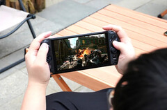 Le GPD Win 4 est doté d'un clavier physique caché. (Source de l'image : GPD)