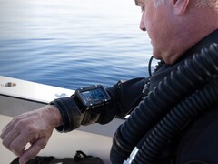 Le Garmin Descent X50i est en train d&#039;être mis à jour avec la version logicielle 3.18. (Image source : Garmin)