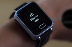 La smartwatch K&#039;Watch Glucose peut être configurée pour déclencher des alarmes lorsque des taux de glycémie élevés ou faibles sont détectés. (Image source : PKVitality - édité)