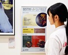 Le dernier écran E-Ink de LG peut être rechargé magnétiquement à l'aide d'une banque d'alimentation Qi2.