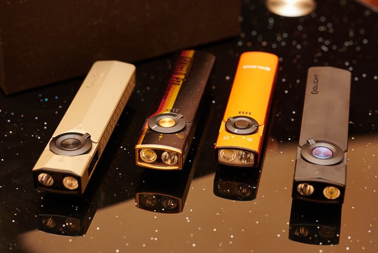 Arkpro Ultra, Arkfeld Pro, Arkfeld et Arkpro en comparaison. (de gauche à droite / Image source : Andreas Sebayang/Notebookcheck.com)