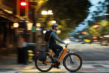 Le vélo électrique Gazelle Ultimate C380+ est disponible dans les deux configurations de cadre (step-through et high-step)