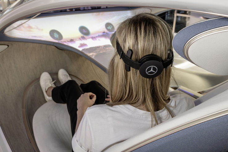 Le casque BCI de Mercedes-Benz. (Image : Mercedes-Benz)