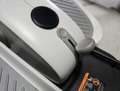 La résistance des pédales de l'Active Desk peut être réglée sur sept niveaux