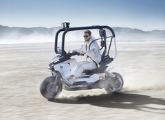 La BMW Vision CE 01 prétend remplacer les casques et les équipements de protection par la ceinture de sécurité et l&#039;arceau de sécurité (Source : BMW)