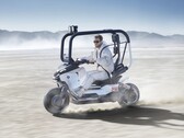 La BMW Vision CE 01 prétend remplacer les casques et les équipements de protection par la ceinture de sécurité et l'arceau de sécurité (Source : BMW)