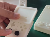 Le design de test du MagicX XU Mini 2 révèle une disposition verticale de l'ordinateur de poche. (Source de l'image : Retro Handhelds)