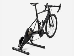 Le Van Rysel Interactive Turbo Trainer D100 a une puissance maximale de 600 W. (Source : Decathlon)