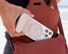 Le SnapGrip accroît la polyvalence de l'iPhone grâce à une poignée ergonomique et à un bouton d'obturateur d'appareil photo, entre autres caractéristiques. (Image source : ShiftCam)