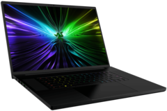 Le Razer Blade 18 (2024) est équipé d'un port Thunderbolt 5 (Image source : Razer)