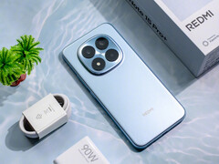 Le Redmi Note 15 Pro Plus dans sa version bleu azur. (Source de l'image : Xiaomi)