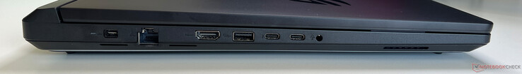 À gauche : alimentation, Gigabit Ethernet, HDMI 2.1, USB-A 3.2 Gen 2 (10 Gbit/s), audio 3,5 mm