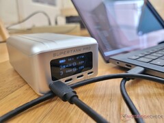 La banque d&#039;alimentation Zendure SuperTank Pro OLED peut recharger complètement tout ordinateur portable USB-C