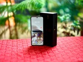 Le Motorola Razr 70 offre deux écrans très lumineux.