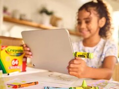 La clé USB-C SanDisk Crayola est compatible avec une large gamme d'appareils, notamment les tablettes. (Source de l'image : SanDisk)