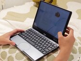 Le Torsin est doté d'un châssis compact et d'un trackpad rond non conventionnel. (Source de l'image : Torsin)
