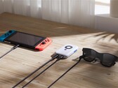 L'accessoire XREAL Beam permet de connecter les lunettes AR Air à des appareils tels que la Nintendo Switch. (Source de l'image : XREAL)