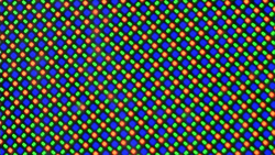 L'écran OLED est basé sur une matrice de sous-pixels RG/BG composée d'une diode électroluminescente rouge, d'une diode électroluminescente bleue et d'une diode électroluminescente verte