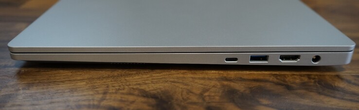 Thunderbolt 4, USB A 3.2 Gen 1, HDMI 2.0b, port de charge