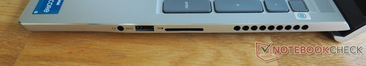 Côté droit : Audio, USB-A 3.2 Gen 1, lecteur de carte SD