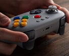 Avec sa manette 64 Classic Grey, 8BitDo joue la carte de la nostalgie. (Source de l'image : 8BitDo) 