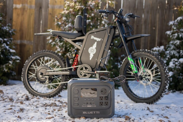 Le Bluetti Elite 300 peut charger jusqu'à 11 appareils à la fois