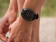 Garmin a publié la version bêta 21.05 pour la montre intelligente Fenix 7. (Source de l'image : Garmin)