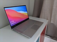Le HP Envy 15 est une alternative intrigante pour les fans d'ordinateurs portables multimédia de 15 pouces. (Source de l'image : HP)