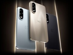 Le successeur du OnePlus Ace 5 Ultra (photo) aurait un taux de rafraîchissement plus élevé et une batterie plus grande.