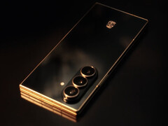 Le Samsung W26 est disponible dans les couleurs Dan Xi Red et Dark and Black, ces dernières étant illustrées. (Source de l'image : Samsung)